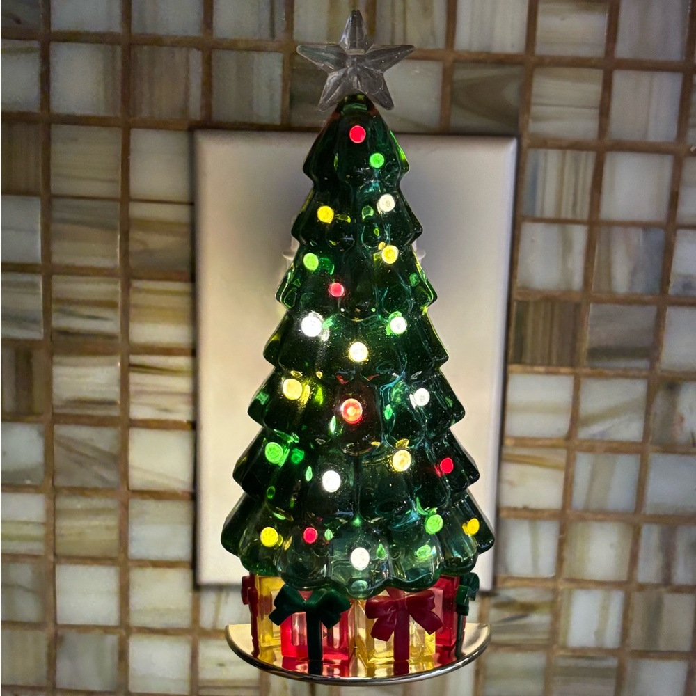 Festive Green Christmas Tree Wallflower Plug